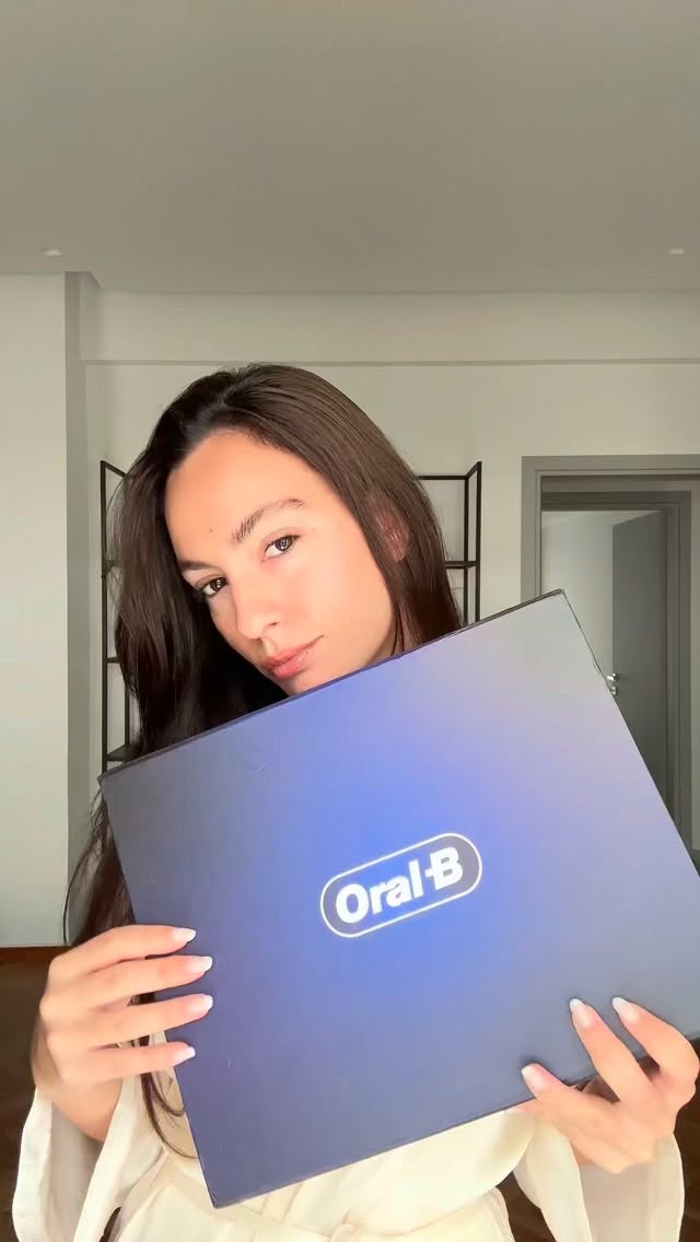 Instagram post by @mariapapagewrgiou for Oral-B. Caption reads: #ad Mini vlog: spend the day with me πάντα με....