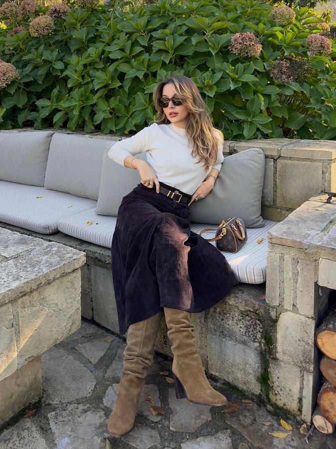 Instagram post by @oykuozguler for Massimo Dutti. Caption reads: 🪵🍂🍁 #reklam.