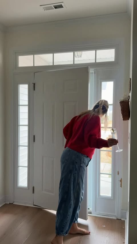 Instagram post by @melissmesser for Spindrift. Caption reads: [...] food, but I’ve got the drinkies.....