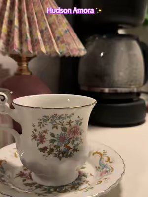 TikTok post by @mnoofah77 for Gissah. Caption reads: [...] ✨ عطر أنثوي، منعش، ومميز من أول رشة👌🏻....