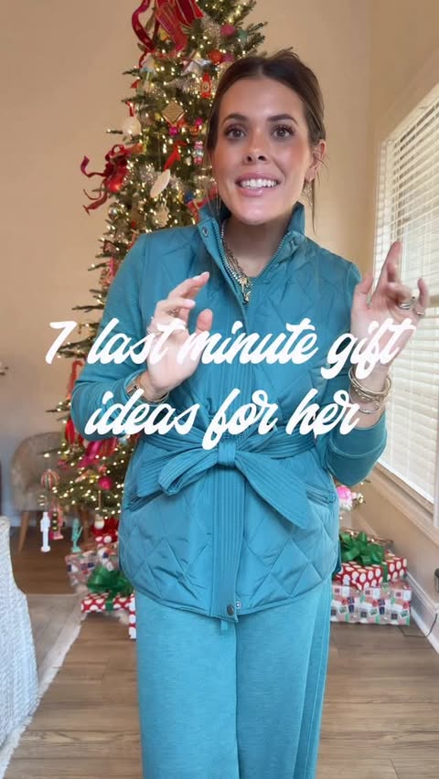 Instagram post by @glitterandgingham for DIBS Beauty. Caption reads: Last minute shoppers unite 🎅🏼🎄✨ Comment GIFTS &....