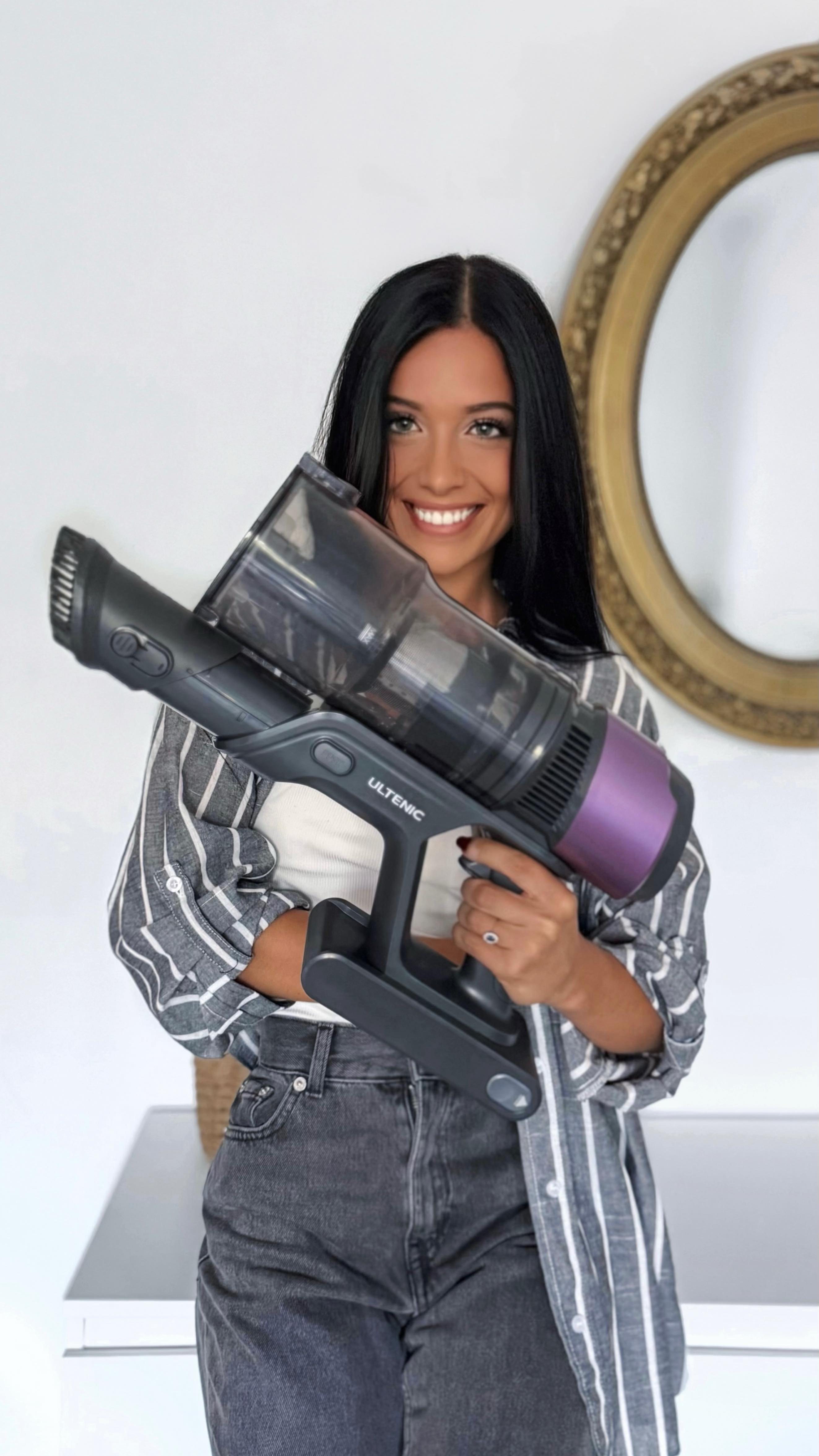 Instagram post by @travelliamo for Ultenic. Caption reads: ✨ Pulizia di casa più semplice e veloce ✨
Scopri....