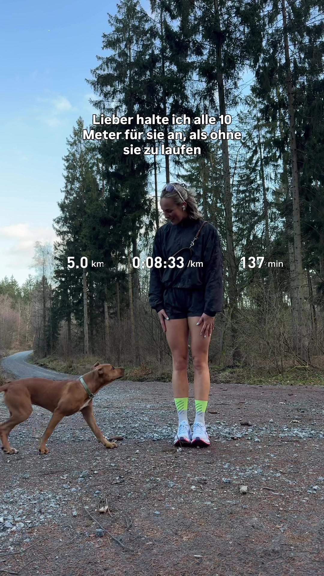 TikTok post by @fitmitdebbs for WHOOP. Caption reads: [...] jetzt seit 457 Tagen mit @WHOOP mein....