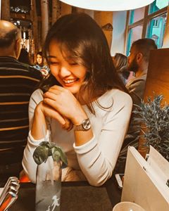 Instagram post by @delulualbi for Rosefield. Caption reads: His head is brighter than my future 🤣
Adamın....