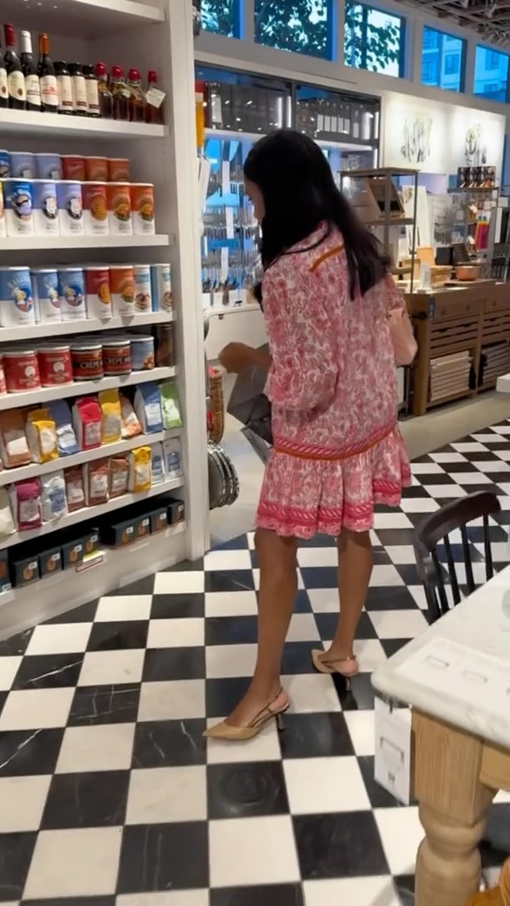 Instagram post by @akilahreleford for Williams Sonoma. Caption reads: When you’re in your natural habitat 🦁😌.