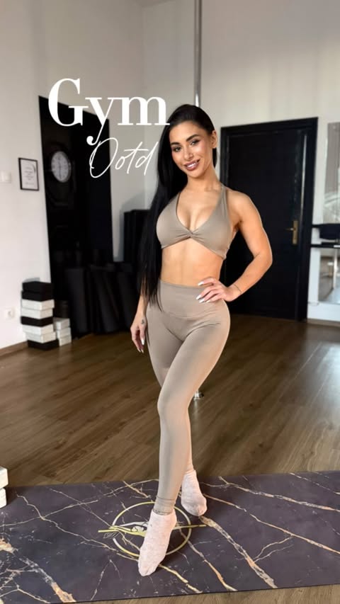 Instagram post by @kasiabielecka_ for Carpatree. Caption reads: 1,2 or 3?👌🏻 @carpatree teraz -35% na black [...].