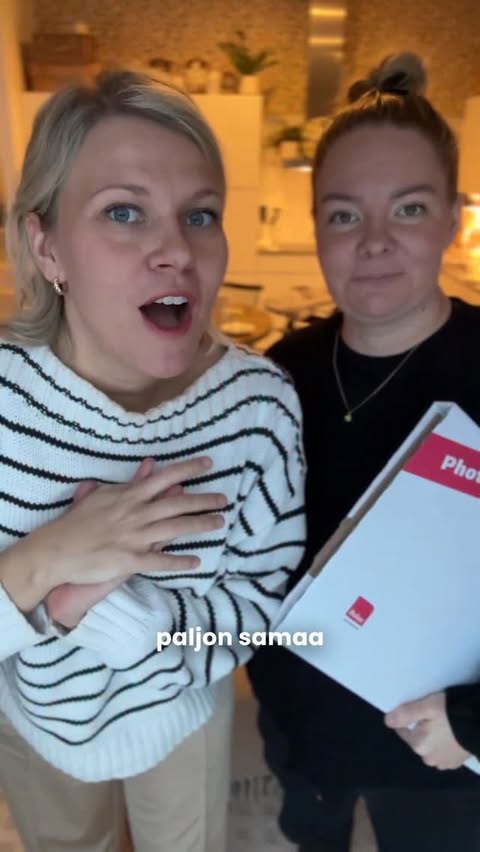 Instagram post by @kaksiaitia for Ifolor Suomi. Caption reads: mainos ja alekoodi @ifolorfi Team paperikalenteri....