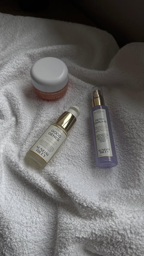 Instagram post by @lima.kaas for Sunday Riley. Caption reads: Sunday Riley for the win with their non toxic....