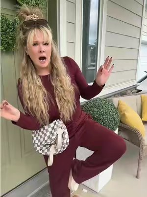 TikTok post by @joliolioliver for Trendy Queen. Caption reads: [...] STRETCH🤯 145lbs 5’4” Size: Medium....