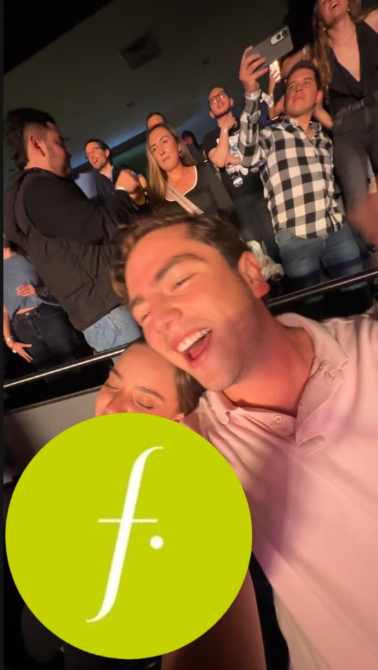 Instagram post by @pablo_matiz for Falabella Colombia. Caption reads: Que BUENNN concierto de verdad que año este mannn....