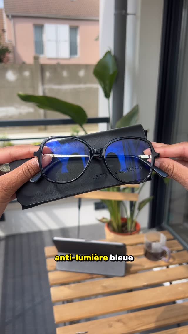 Instagram post by @mahine__ for Le Petit Lunetier. Caption reads: ✨Mon code ✨ : MAHINE15

✨Merci @lepetitlunetier....