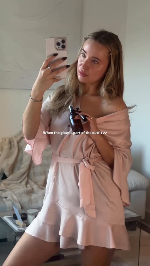 Instagram post by @anastasiavkorol for Plant Therapy. Caption reads: I never leave without my @planttherapy glow oil....