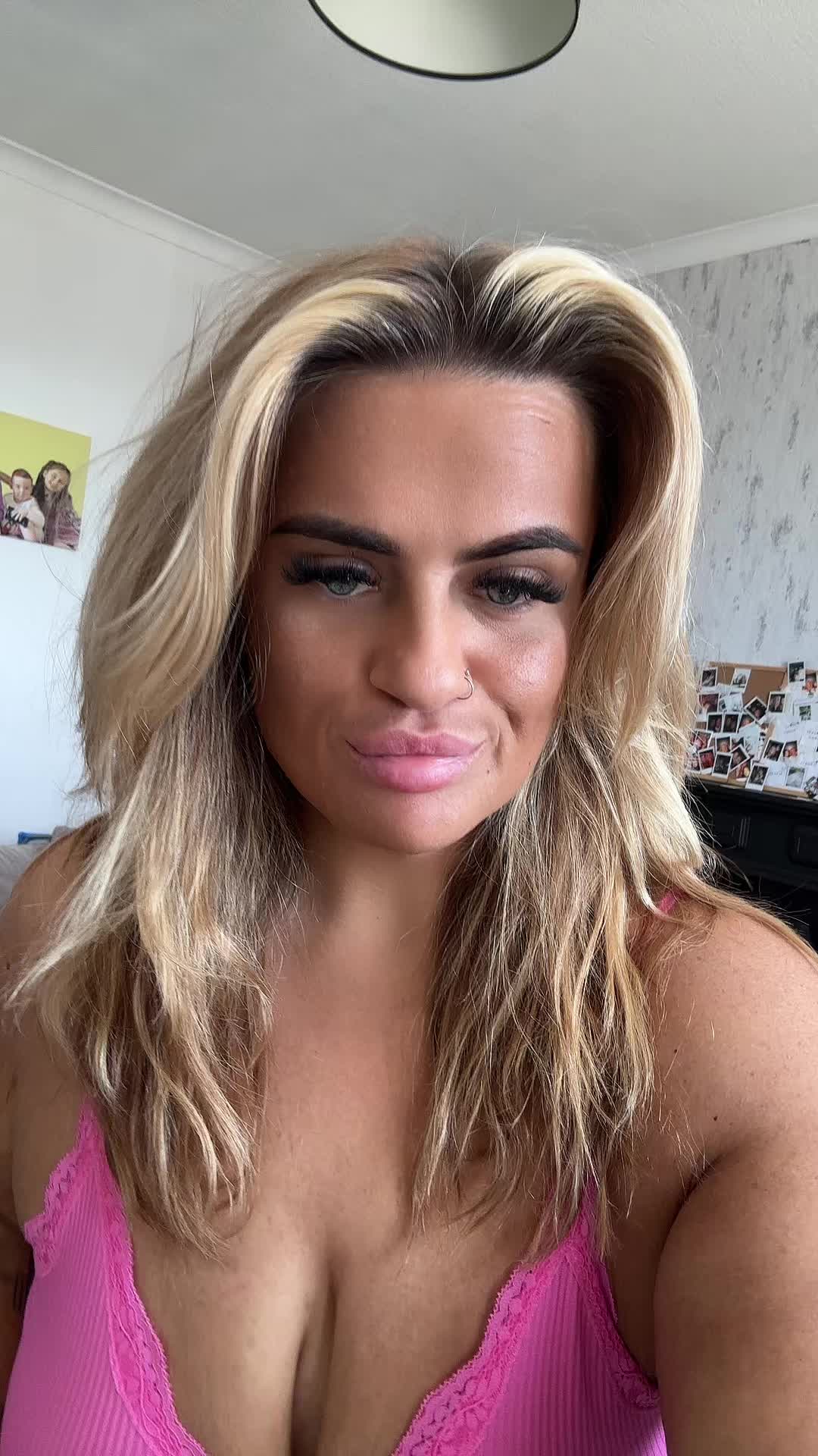 TikTok post by @gemssleevejourney22 for Beauty Works. Caption reads: Thank you so much @Beauty Works 🥹💗💗🤍✨!!!! I’ll....