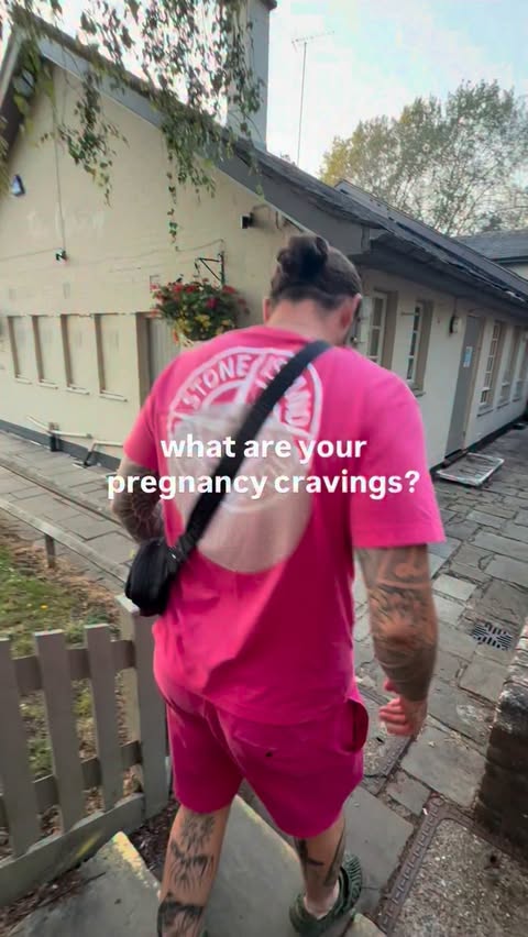 Instagram post by @lydia_rodford for Toby Carvery. Caption reads: [...] elite meal than a Toby? I’ll wait....