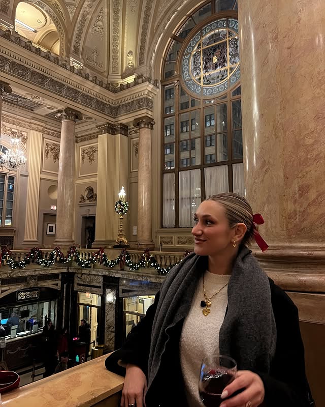 Instagram post by @ashleyselleke for Cirque du Soleil. Caption reads: [...] to catch ’Twas the Night before by....