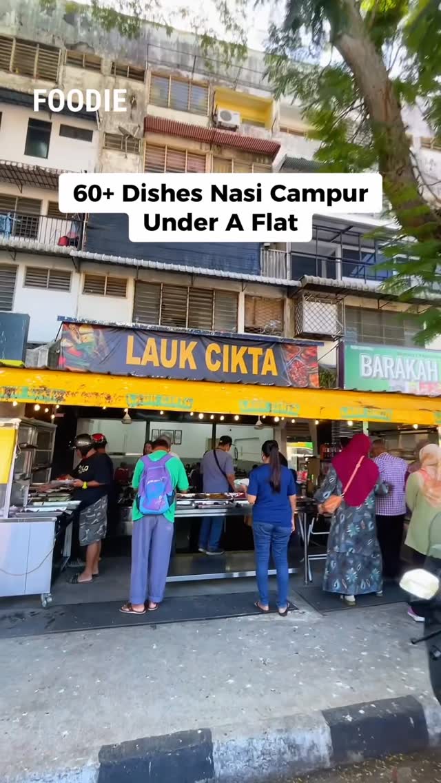 Instagram post by @sabah.foodie for Darlie Thailand. Caption reads: Famous nasi campur under a flat with 60+ dishes in....