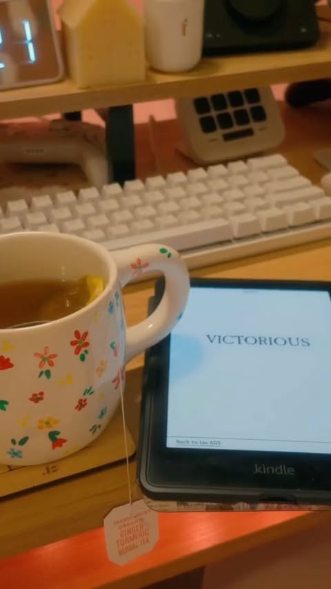 Instagram post by @lexasmilesss for method. Caption reads: [...] vlog of victorious ✨ also OBSESSED with....