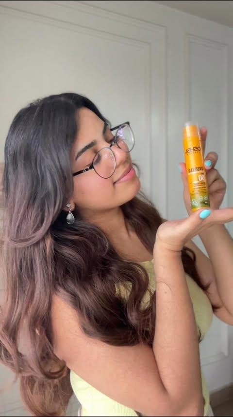 Instagram post by @nupsiiee for Oshea Herbals. Caption reads: [...] sunscreen seriously does it all ☀️ Oshea....