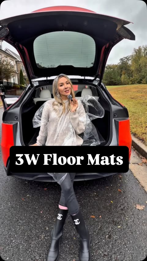 Instagram post by @itskimjava for 3Wliners. Caption reads: 3W floor mats are the perfect “drip” for your car.....