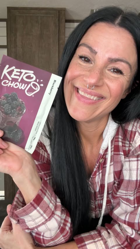 Instagram post by @the_keto_dealer for Keto Chow. Caption reads: ⚡️One of the main reasons people are drawn to....