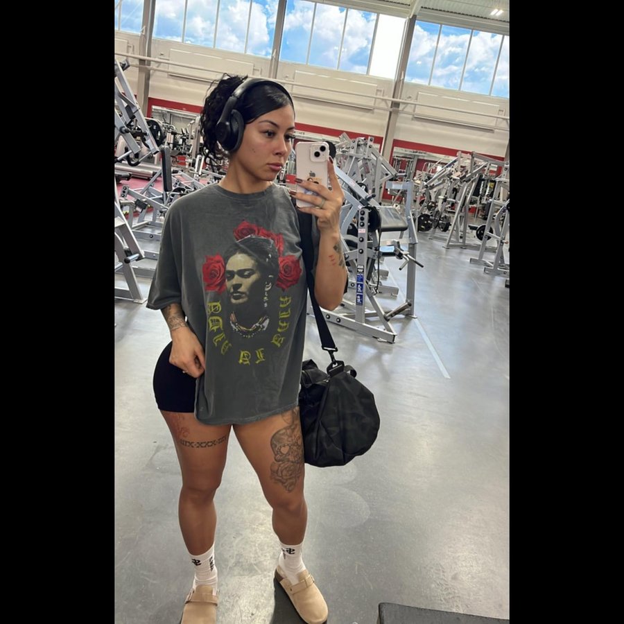 Instagram post by @besitoscontequila for Just Strong. Caption reads: [...] come to those who sweat 💦

•
•
•....