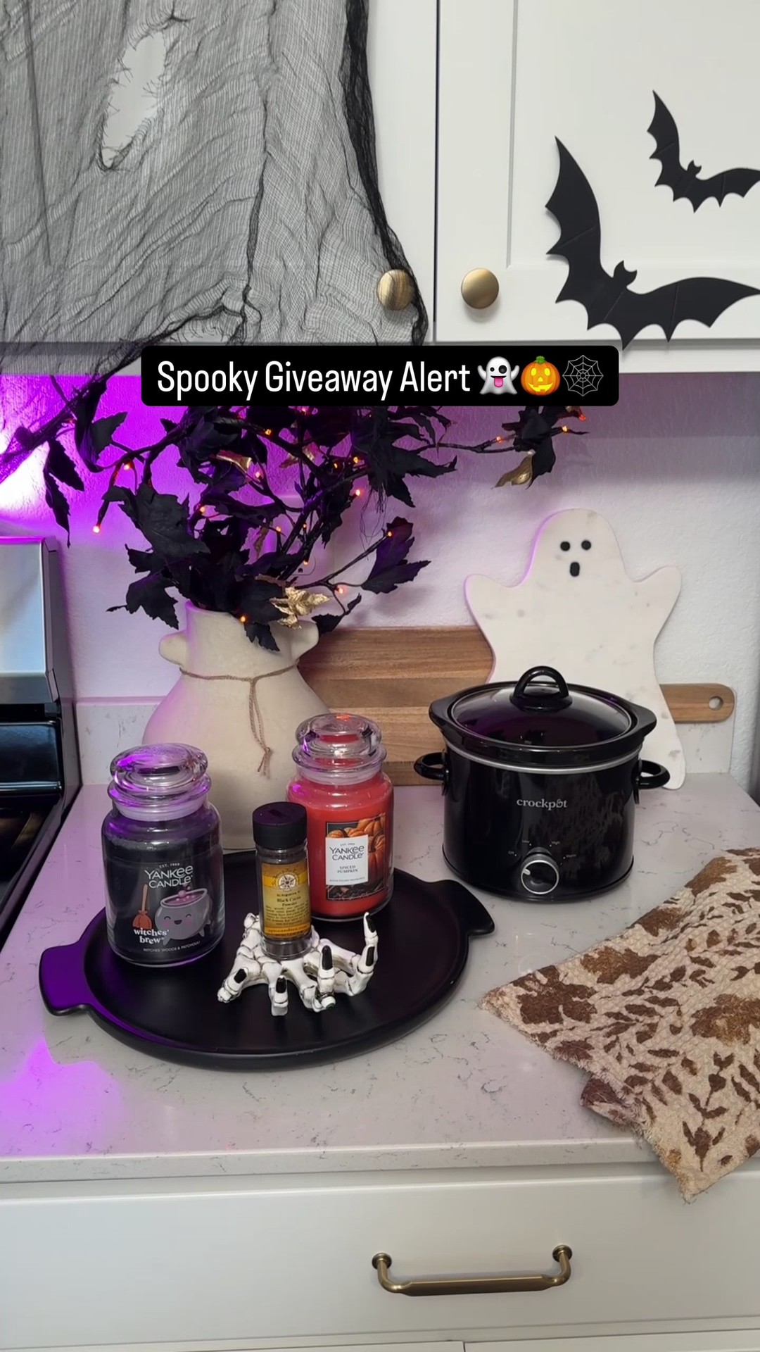 Instagram post by @spiceandtea for Yankee Candle. Caption reads: 🎃✨ CROCKTOBER GIVEAWAY CLOSED ✨🎃 

Double,....