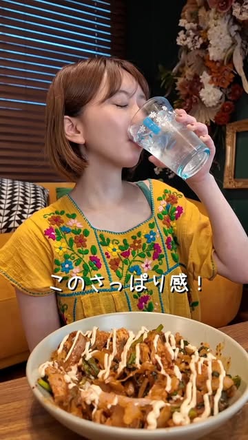 Instagram post by @kopiyama_ for Suntory. Caption reads: 瓶の茉莉花だと色んな飲み方ができるから楽しいんだよねえ☺️🩷
#PR
#茉莉花
#JJ茉莉花
#サ....