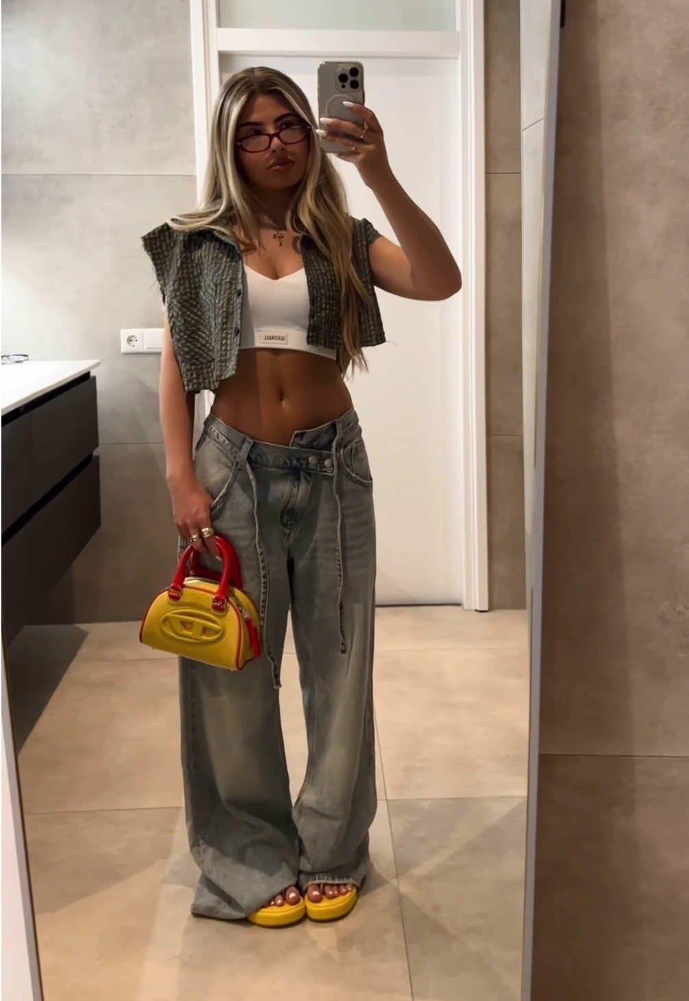 TikTok post by @benteoluttikhuis for Quotrell. Caption reads: @quotrell use code bente10 🤝🏼.