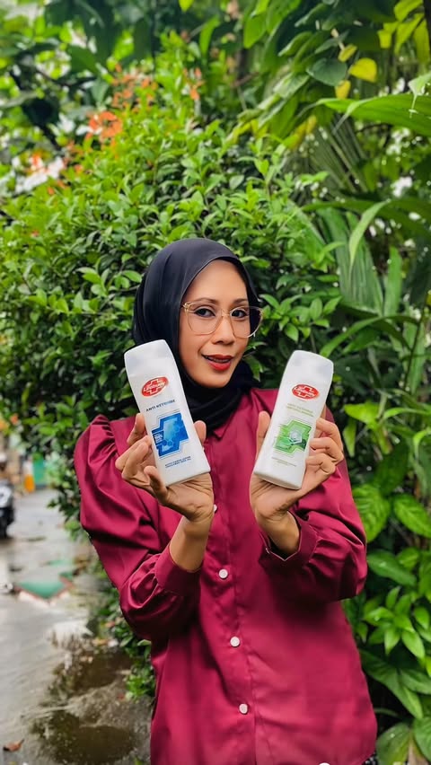 Instagram post by @barra_0 for Lifebuoy. Caption reads: Lifebuoy shampo anti ketombe baru dengan activ....