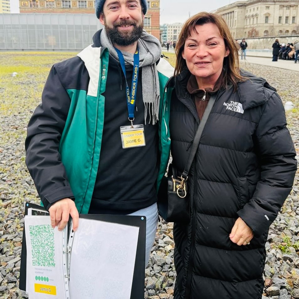 Instagram post by @lorrainekellysmith for Viator. Caption reads: [...] with this fine fella. Jamie was our guide....