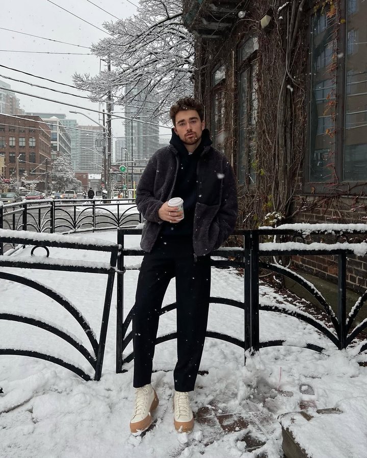 Instagram post by an influencer for UNIQLO Canada. Caption reads: [...] everyday essentials from @uniqlocanada now....