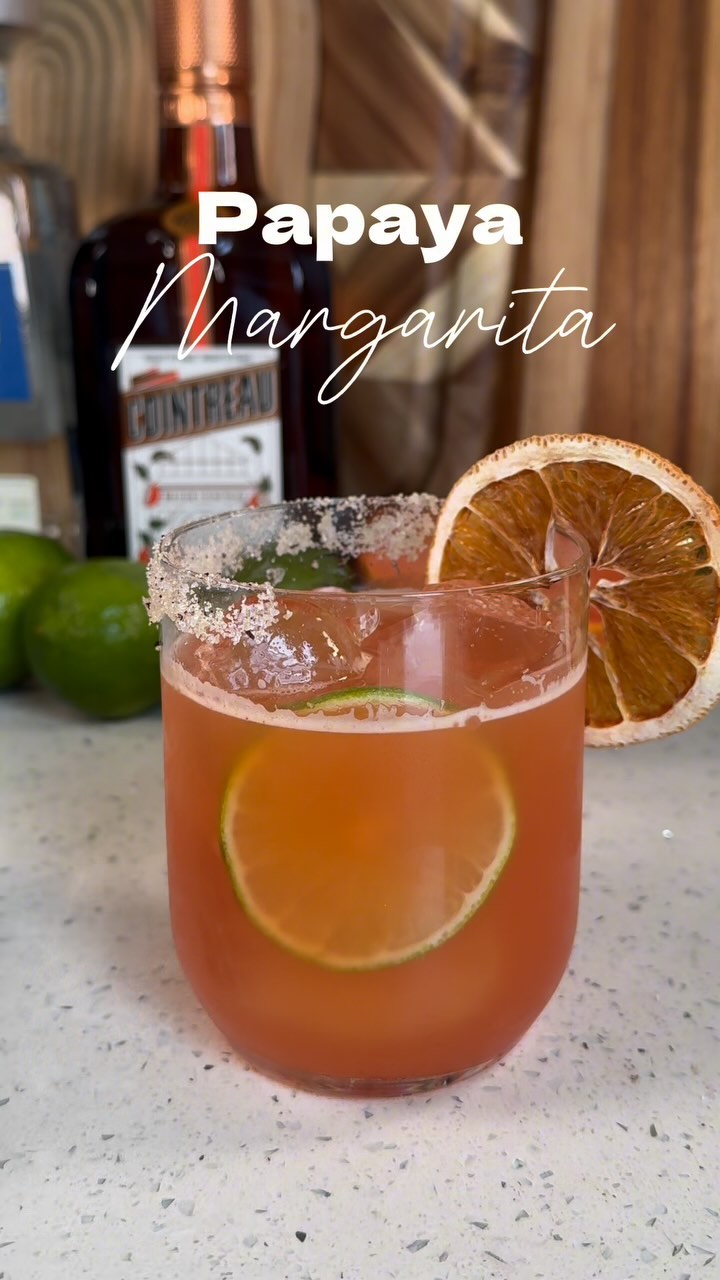 Instagram post by @claudiaserrano for Walmartpr. Caption reads: Margarita de Papaya 🌴🍊
.
#WalmartPartner - Hoy....