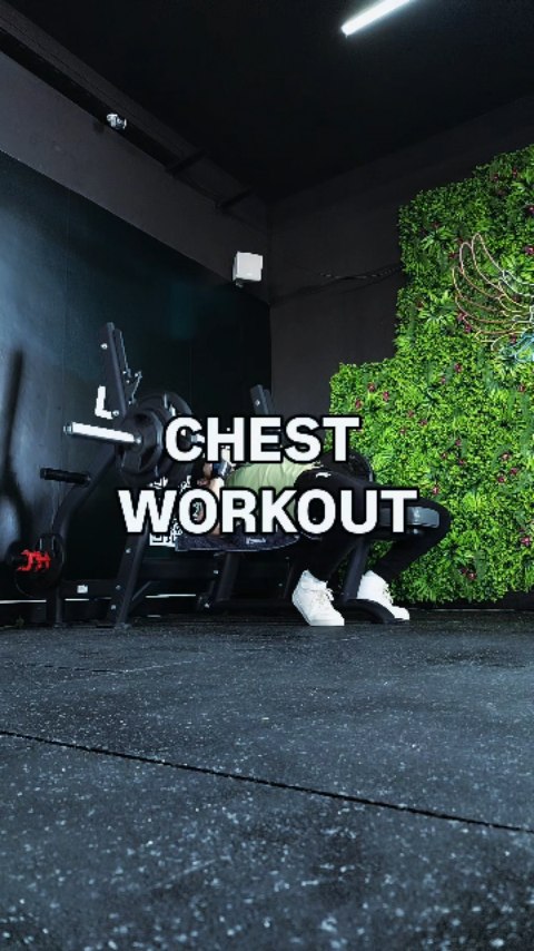 Instagram post by @your.coach.karim for Zumub. Caption reads: Chest workout 🏋🏼‍♂️ 👉🏼 sponsored by @zumub....
