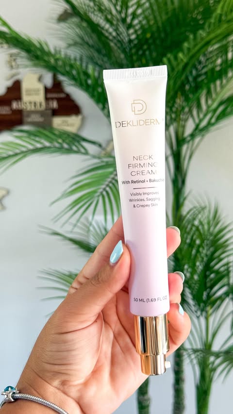 Instagram post by an influencer for Dekliderm. Caption reads: [...] the one. I’ve been using the @dekliderm Neck....