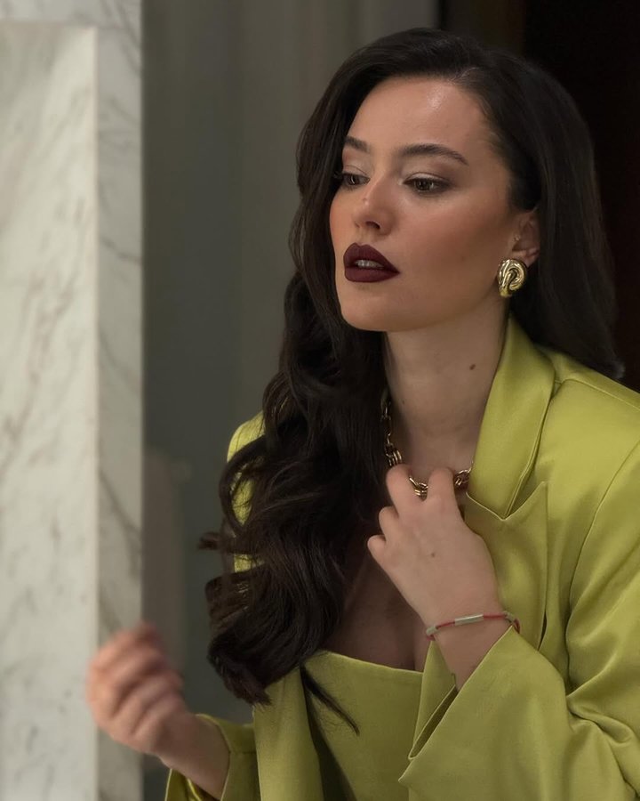 Instagram post by @pelinakil for Gigii's. Caption reads: 💚

#reklam.