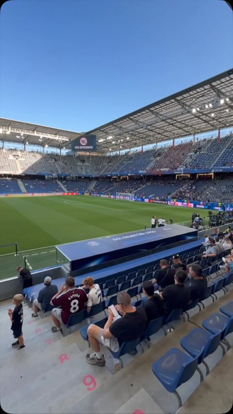 Instagram post by @thedutchgoalkeeper for Crypto.com. Caption reads: [...] at the Super Cup! ⚽🔥 Huge thanks to....