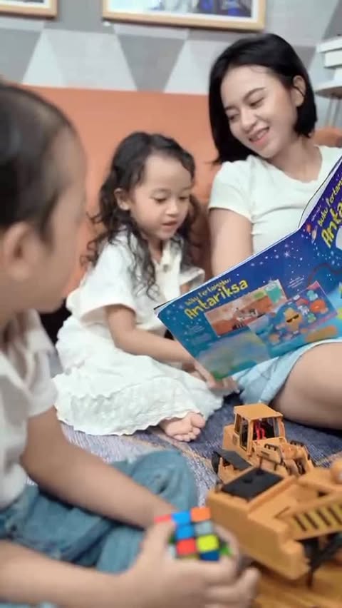 Instagram post by @findajuriani for Brighty Indonesia. Caption reads: Pertama kalinya cyra varo inframe 😳 Btw jangan....