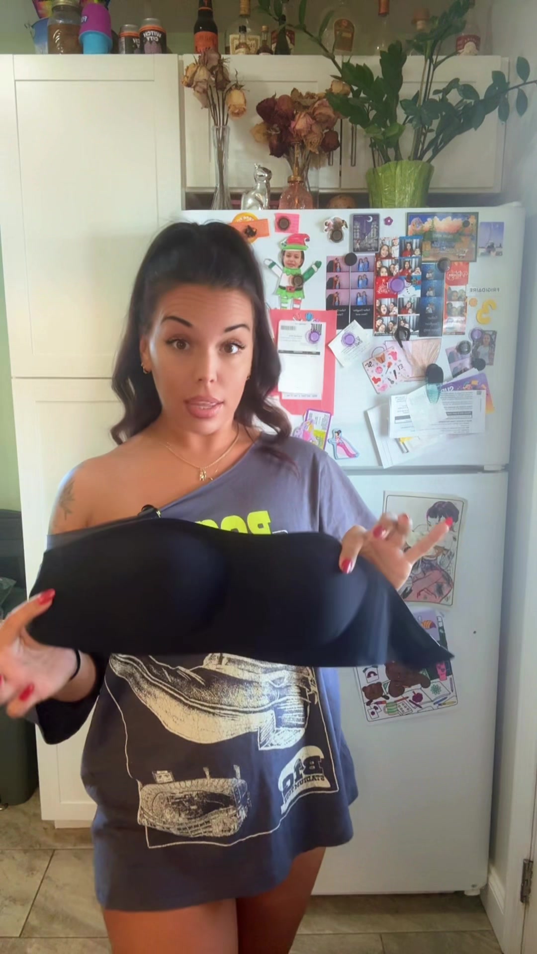TikTok post by @_rianalee for OEAK Apparel. Caption reads: the BEST strapless bra!! @OEAK Apparel #trending....