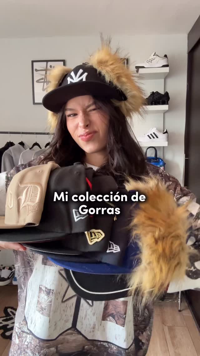 Instagram post by @jessisuar for New Era Cap. Caption reads: Mi colección de gorritas 📓
@neweramx 

#gorras....