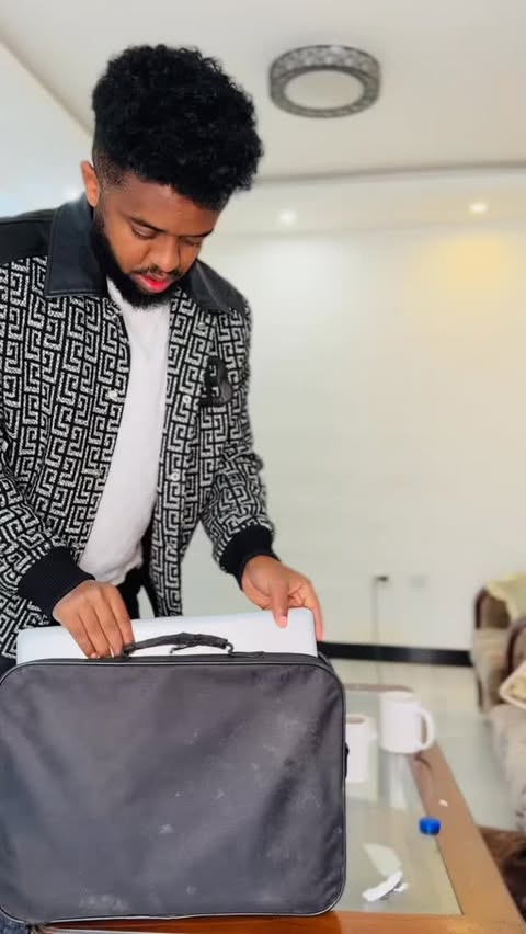 Instagram post by @dani_roast_ for Yango. Caption reads: Office Vlog 😆 YANGOADDIS30” የሚለው promocode በማስገባት....