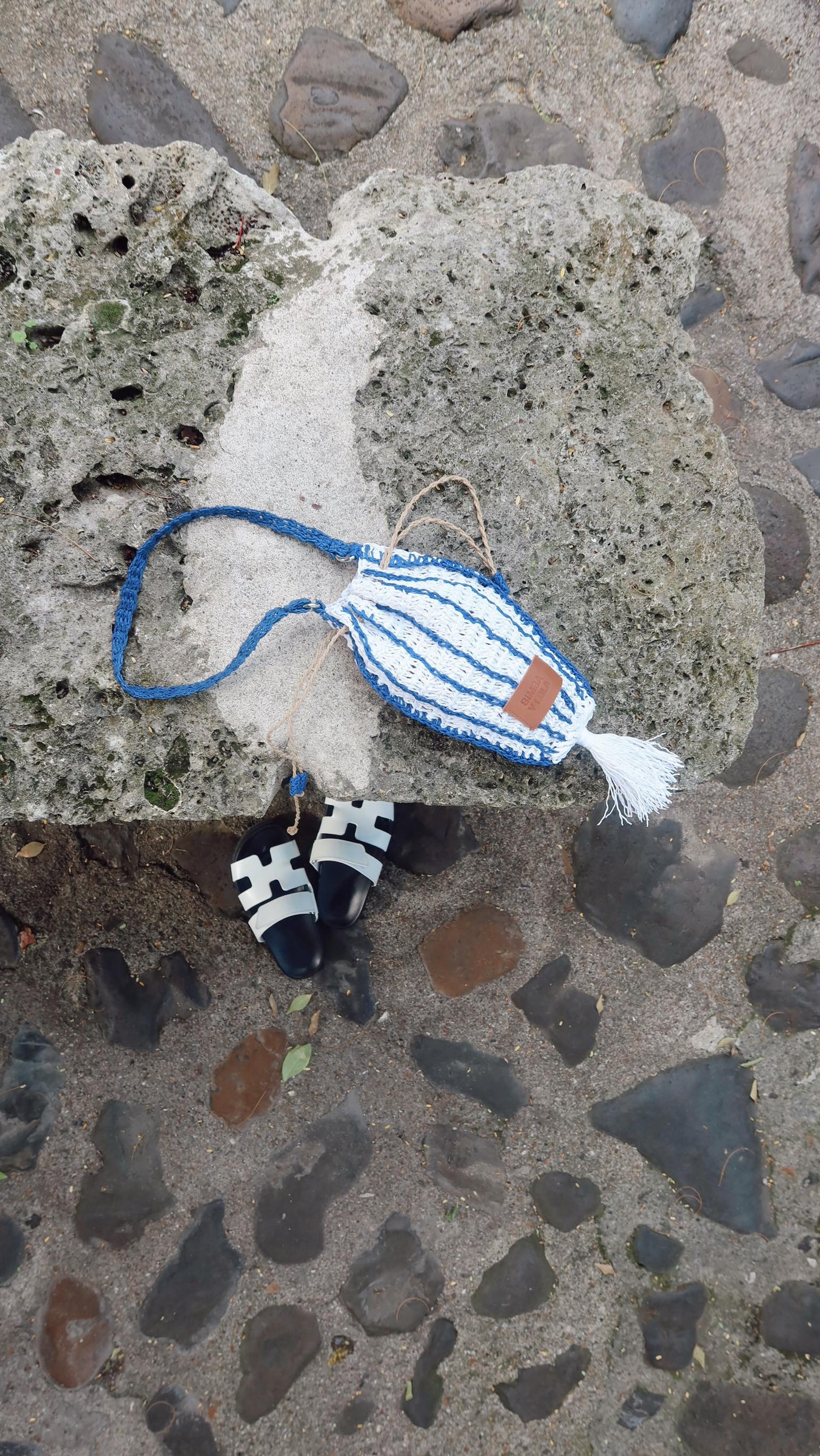 Instagram post by @rachzx for BIMBA Y LOLA. Caption reads: Outfit check 🫶🏻✨
Commenta SHOP para recibir los....