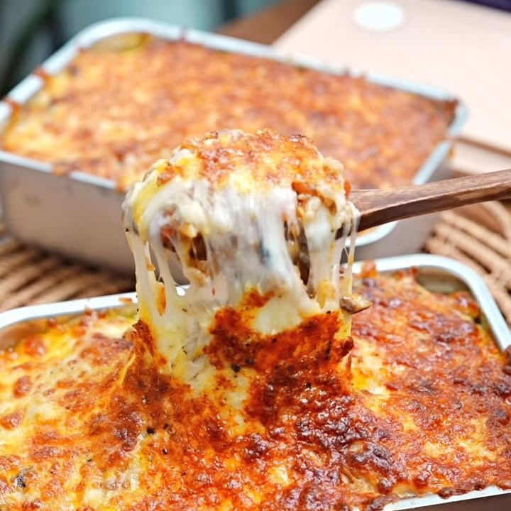 Instagram post by @tiffy.cooks for Cascade. Caption reads: If you are looking for an easy meal prep idea, you....