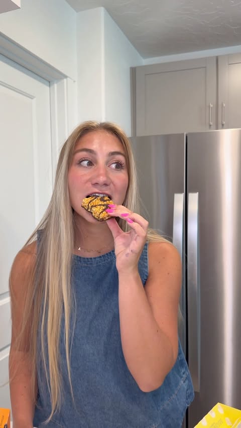 Instagram post by @baybretzing for Magic Spoon. Caption reads: [...] also satisfy my sweet tooth! 🤩 The....