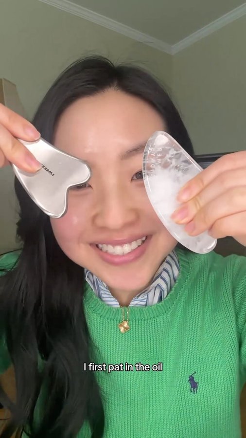 Instagram post by @darcybylauren for Herbivore. Caption reads: not only depuffing but also calming for the mind....