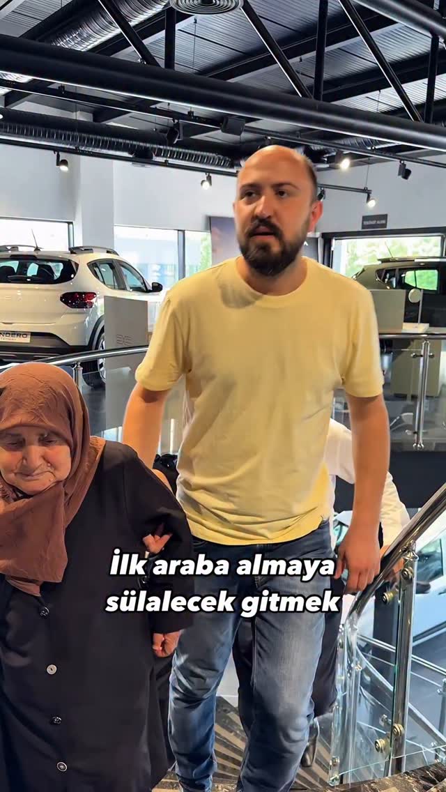 Instagram post by @oguzhanalpdogan41 for Renault. Caption reads: İlk araba almaya sülalecek gitmek 😅....