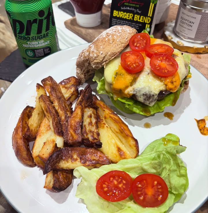 Instagram post by @sionedhaf.sw for JD SEASONINGS. Caption reads: [...] Pot, grapes & orange 

Tea- @jdseasonings....