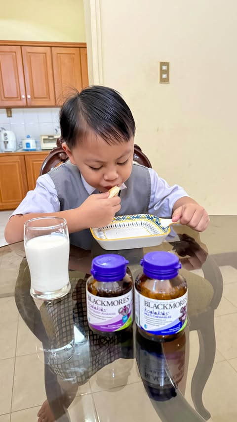 Instagram post by @ladycarolina.s for Blackmores. Caption reads: [...] golden age dengan nutrisi lengkap dari....