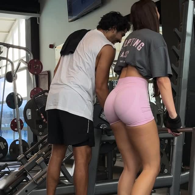 Instagram post by @alixmhd_ for AYBL. Caption reads: [...] par mon gym crush 👉👈 outfit @aybl | c0de:....