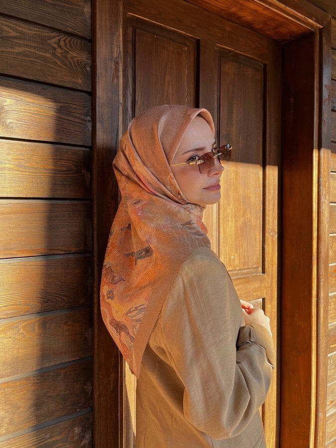 Instagram post by @buoztu for BUTTONSCARVES. Caption reads: scarf @buttonscarves 🤎 #işbirliği #reklam.