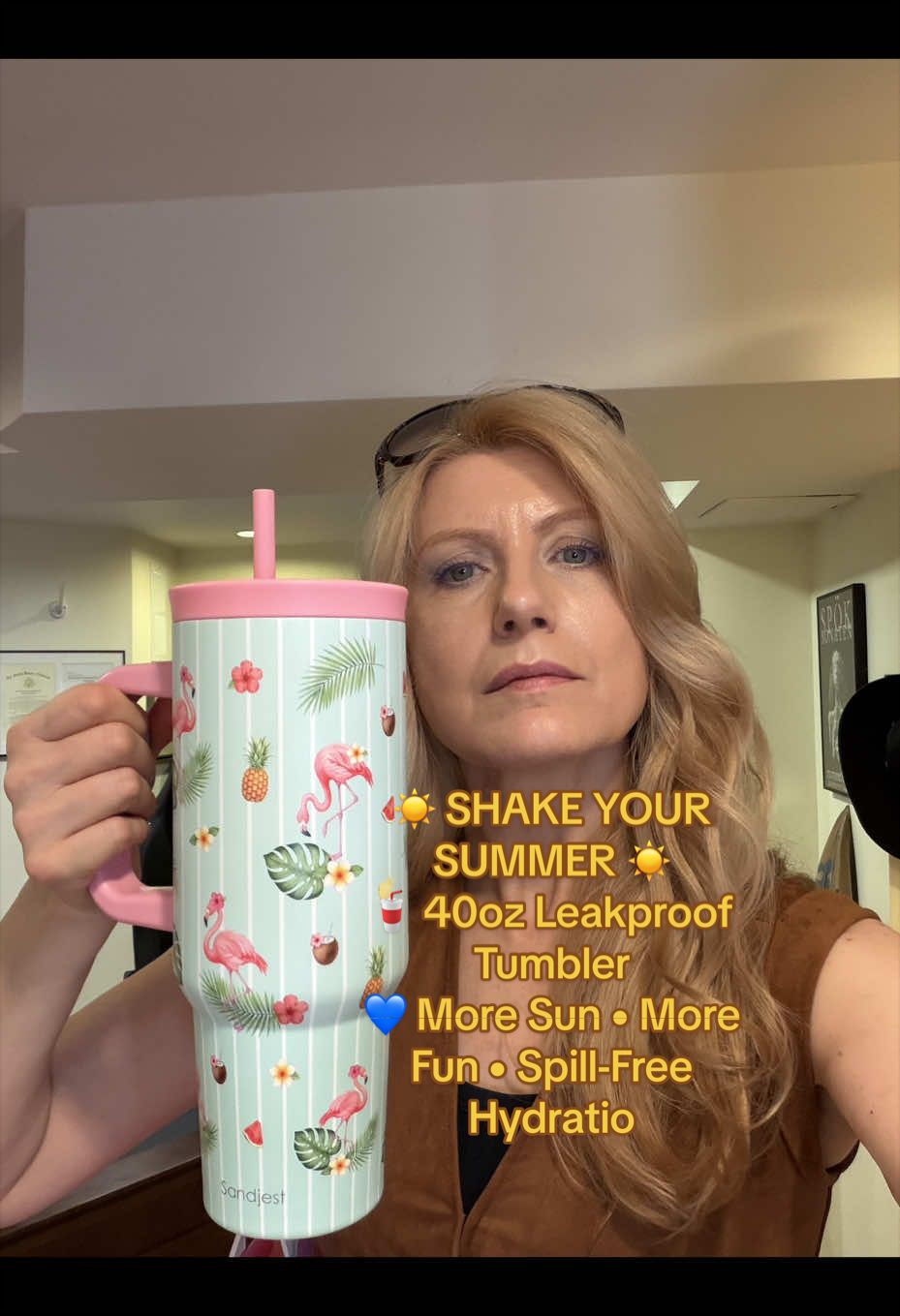 TikTok post by @palomavalverdeboston for Sandjest. Caption reads: I just got my hands on this 40oz 100% leakproof....